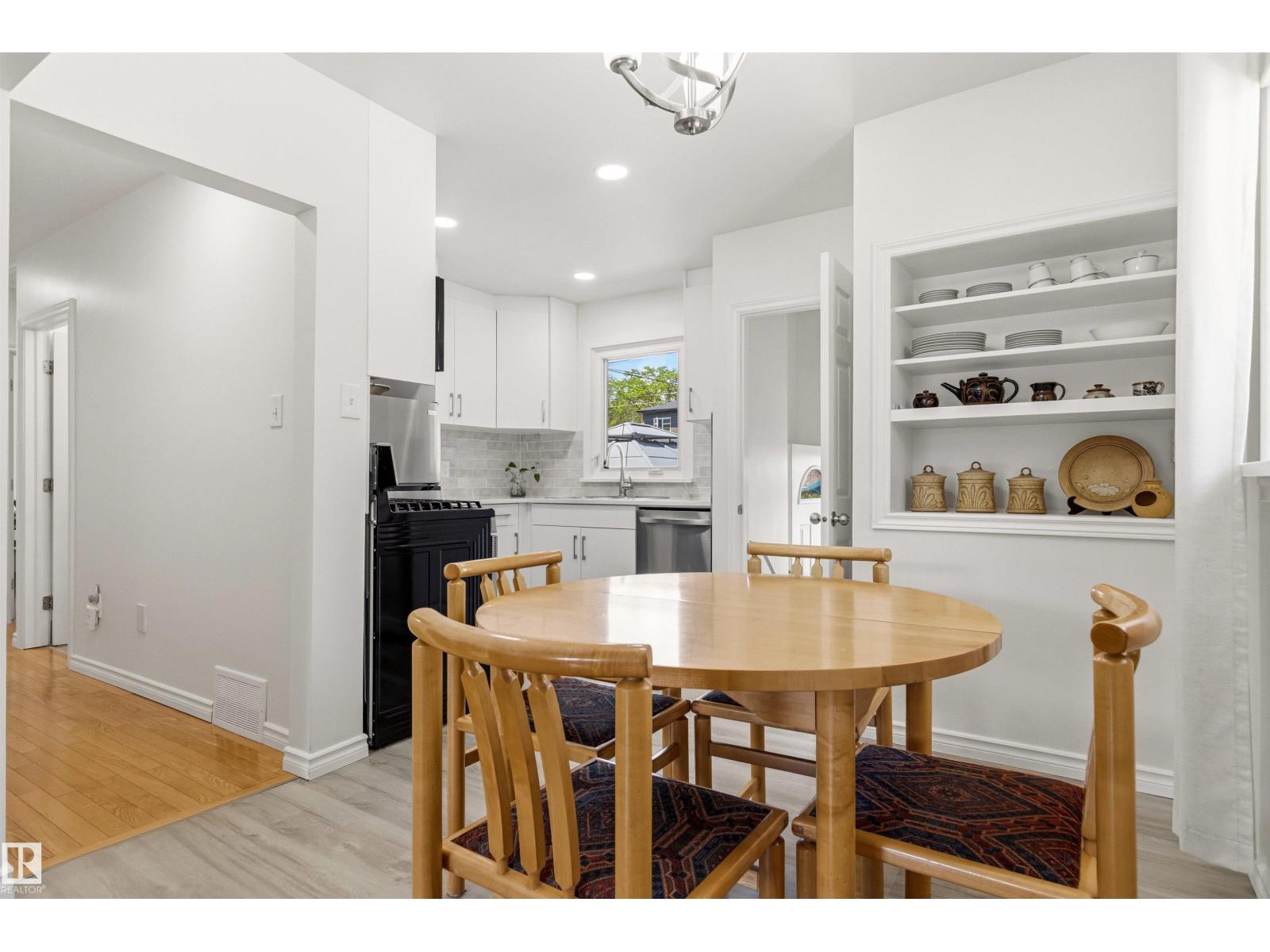 8708 89 AV NW — photo 8
