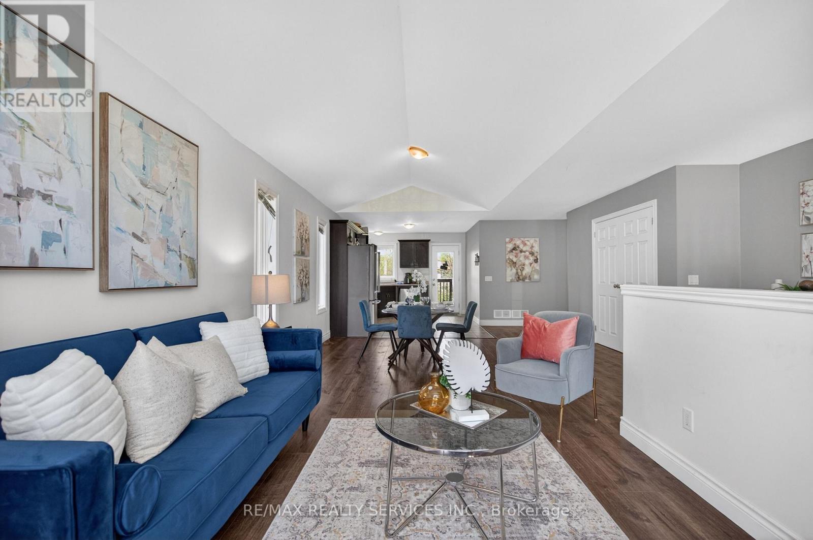 26 TRENT AVENUE - 13