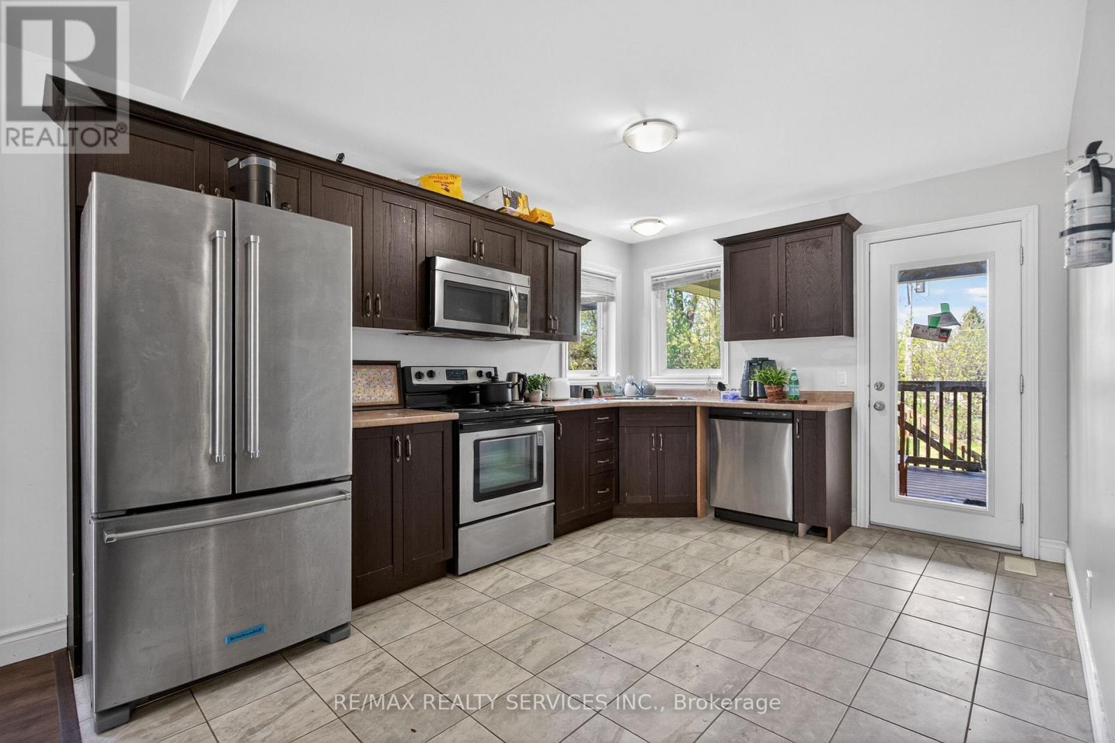 26 TRENT AVENUE - 14