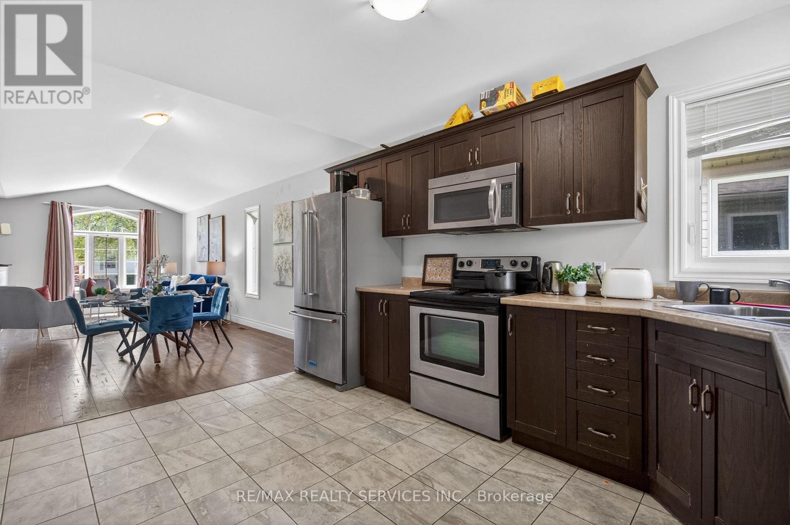 26 TRENT AVENUE - 16
