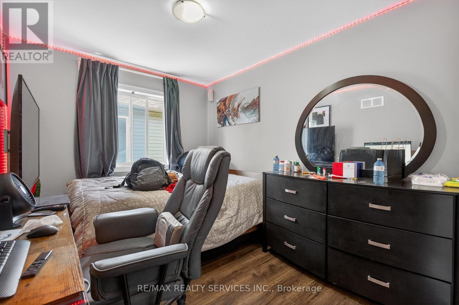 26 TRENT AVENUE - 18