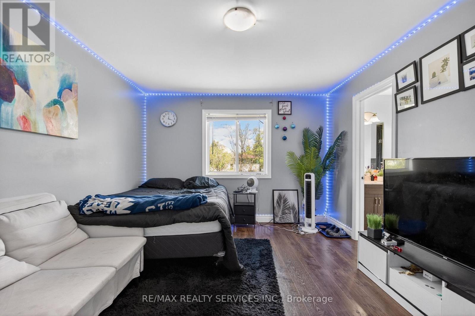 26 TRENT AVENUE - 19