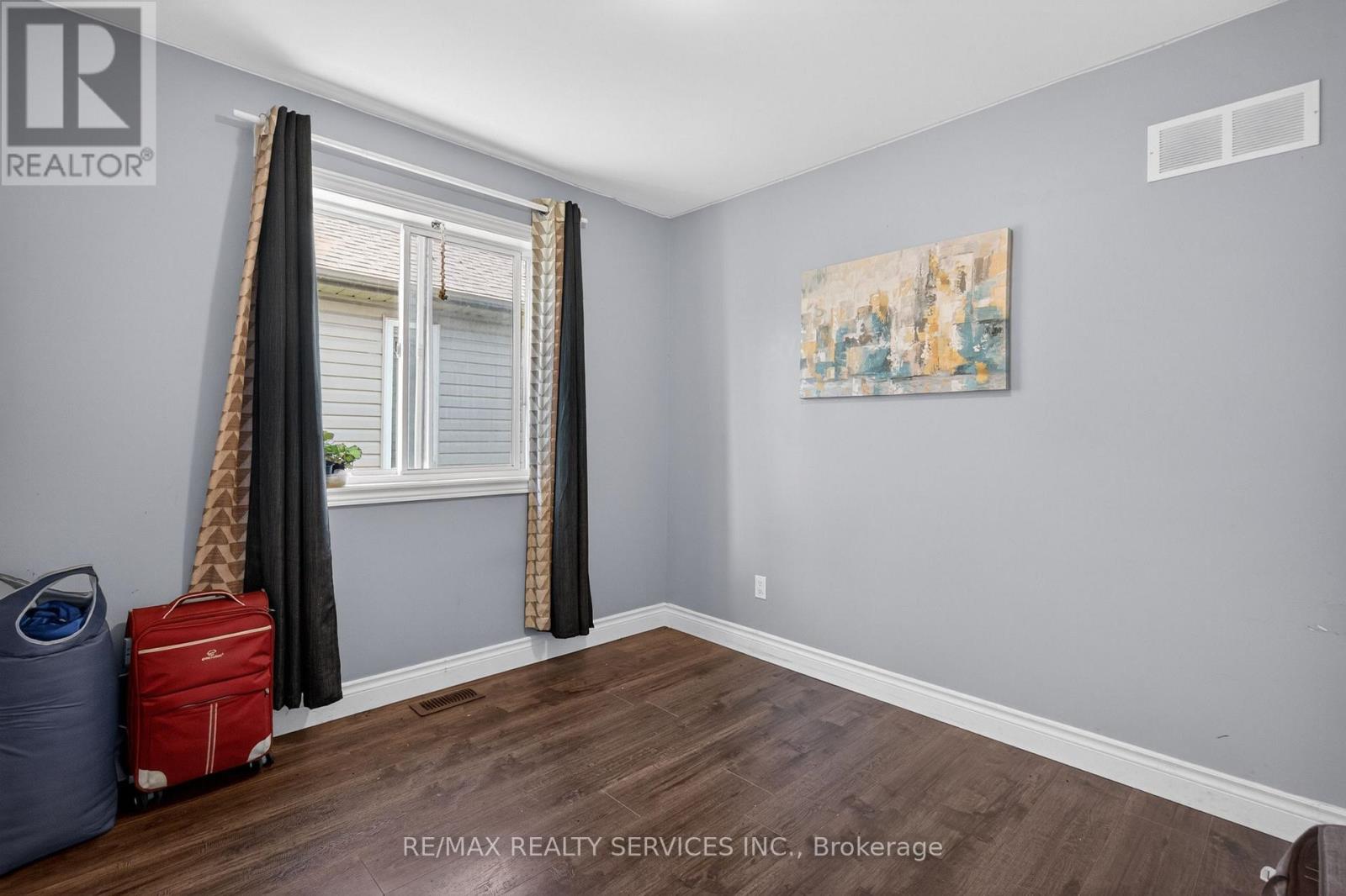 26 TRENT AVENUE - 21