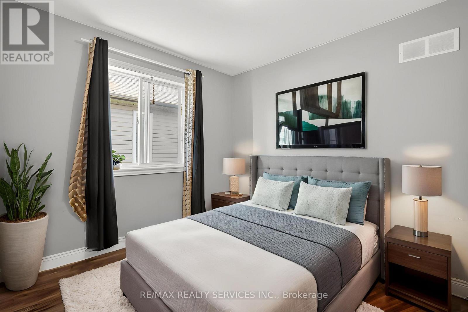 26 TRENT AVENUE - 22