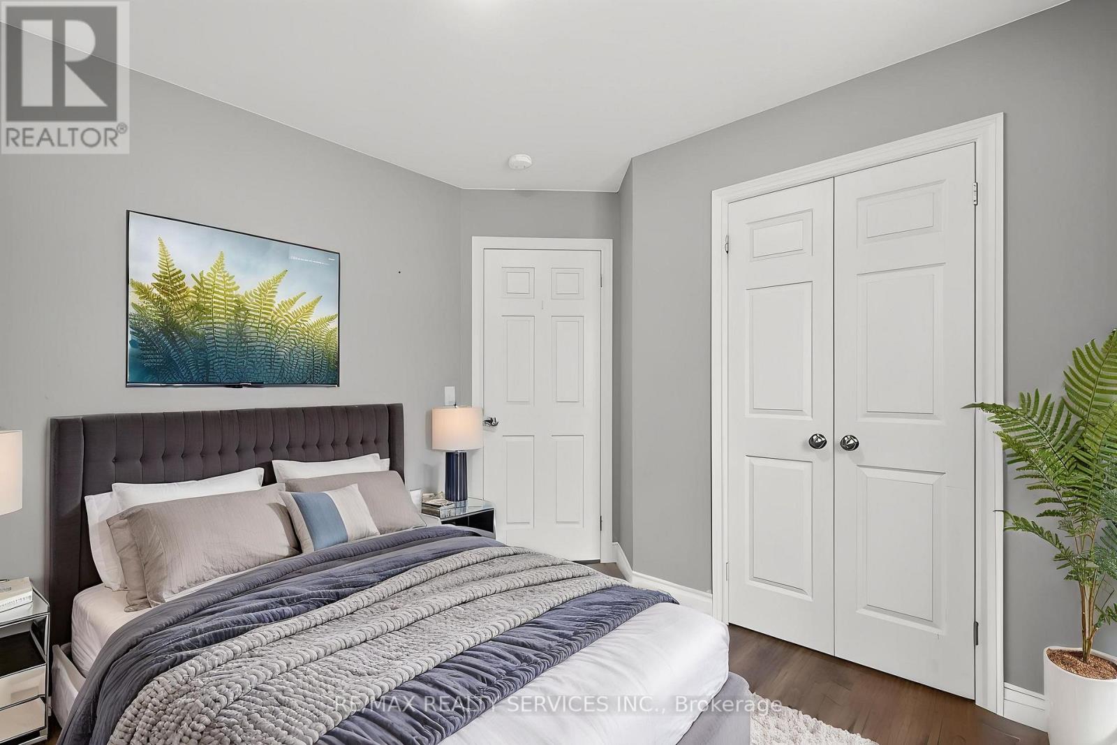 26 TRENT AVENUE - 24