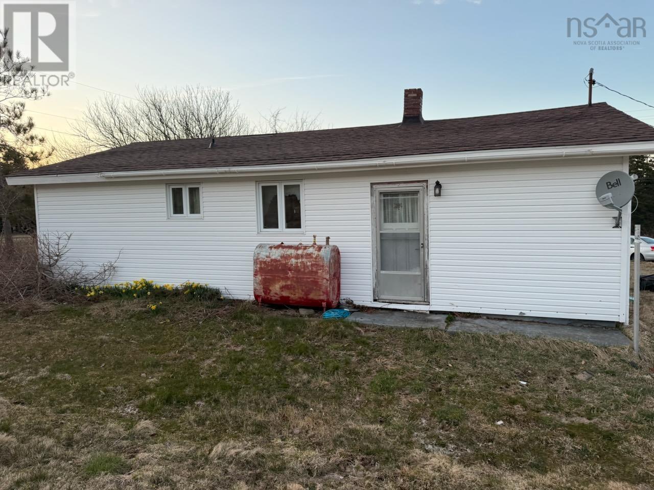 Property 1 of 11 of 307 DONKIN Highway