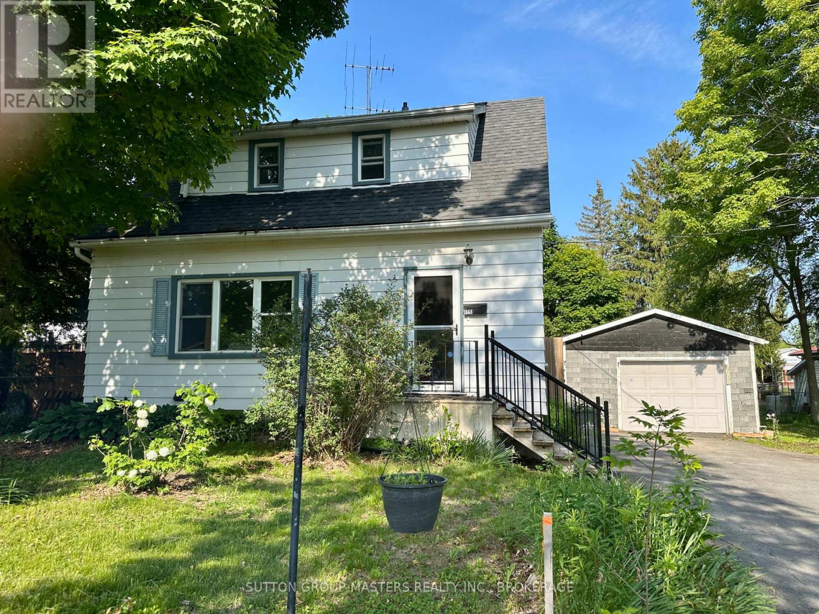 1668 VICTORIA STREET - 1