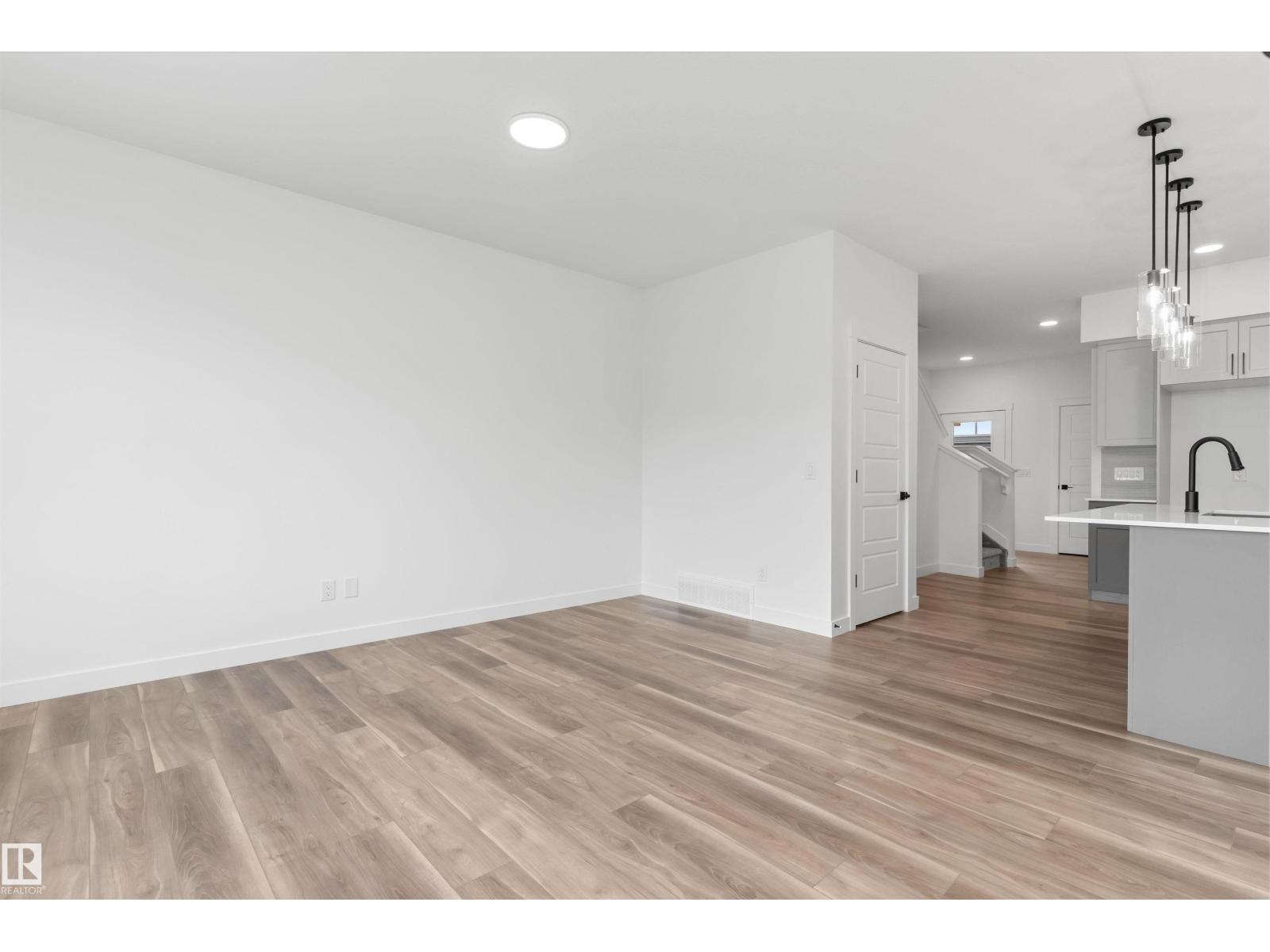 1060 CRISTALL CR SW - 8