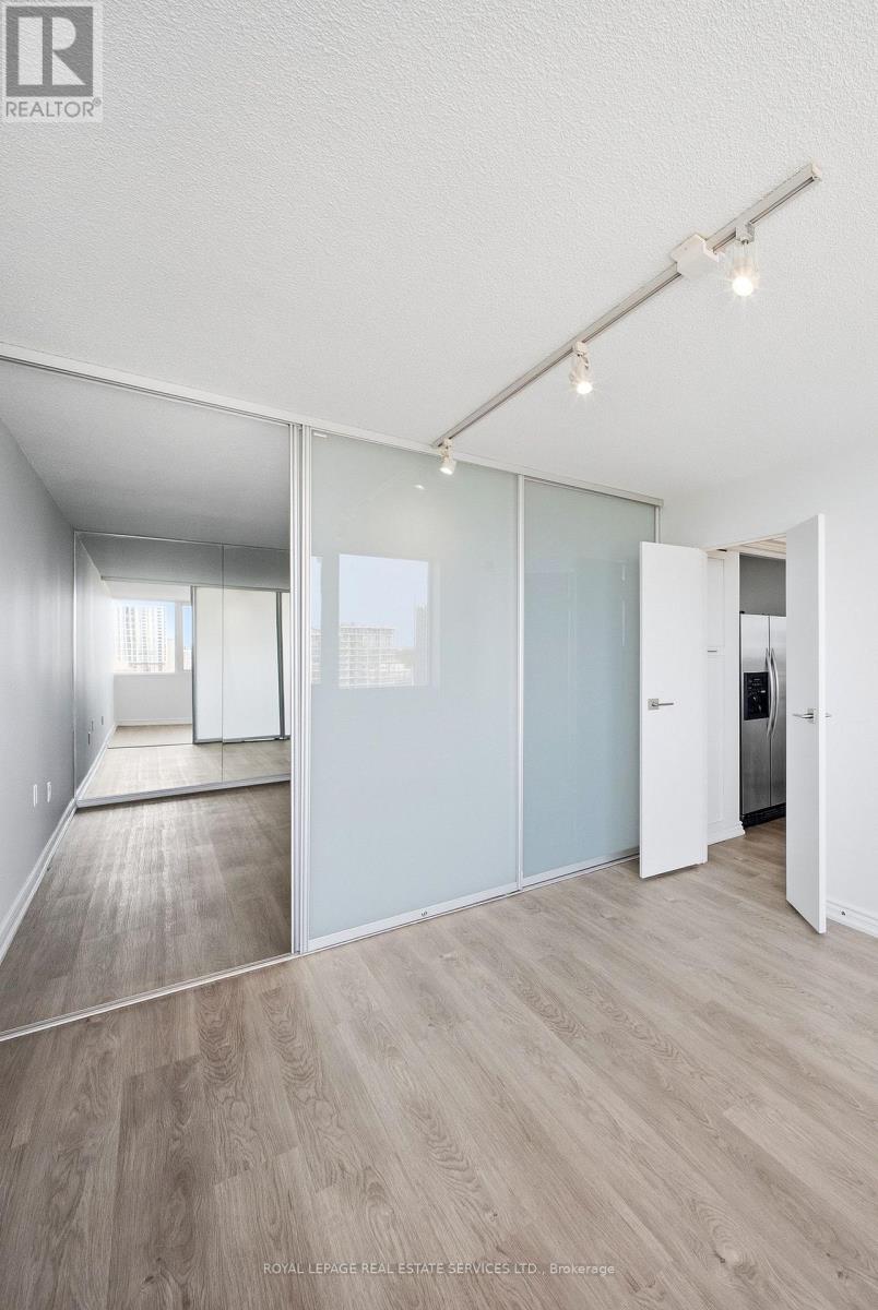 #14C 256 JARVIS STREET - 27