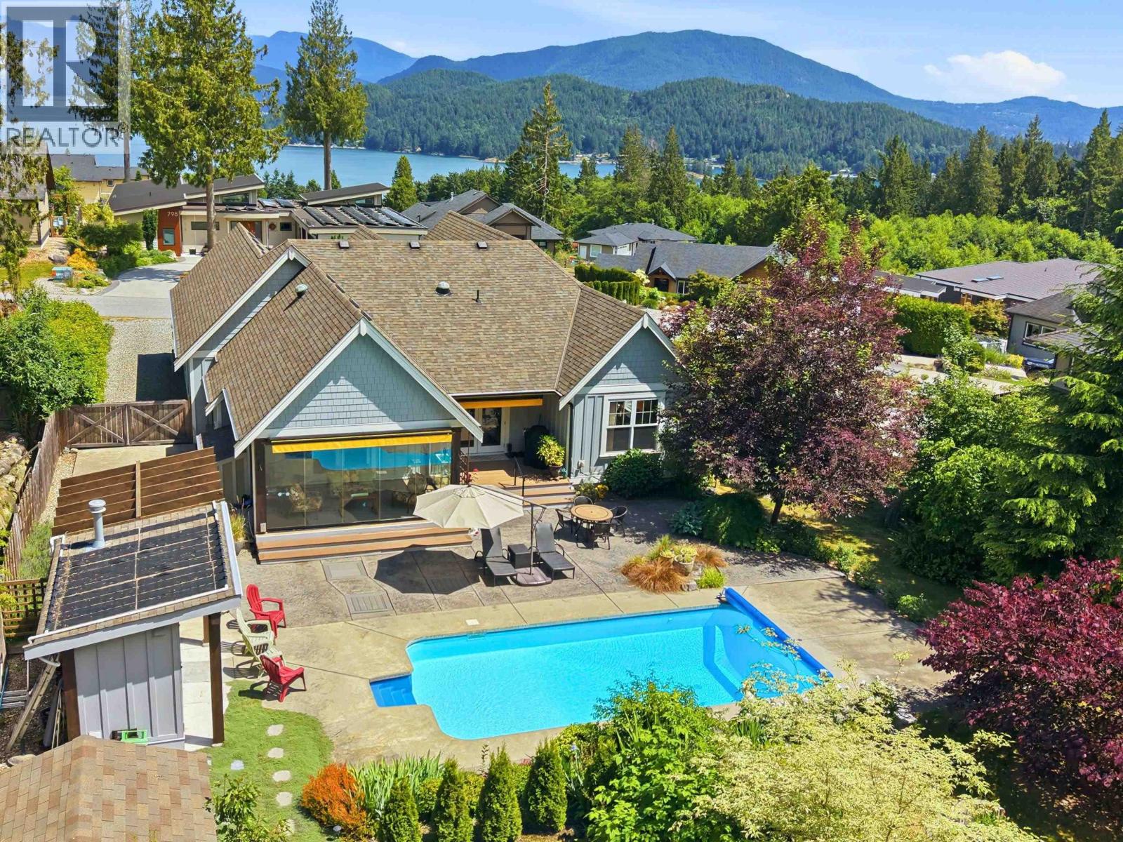 795 MADISON PLACE, Gibsons
