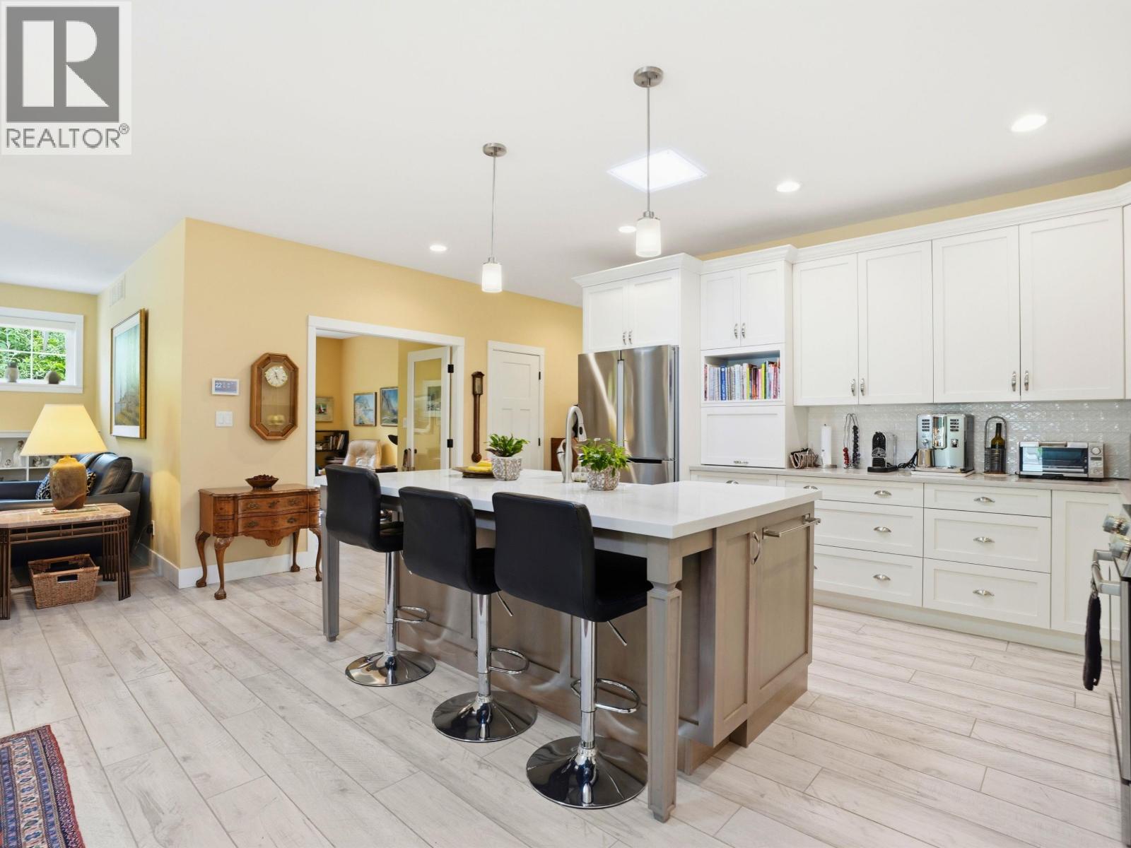 795 MADISON PLACE, Gibsons