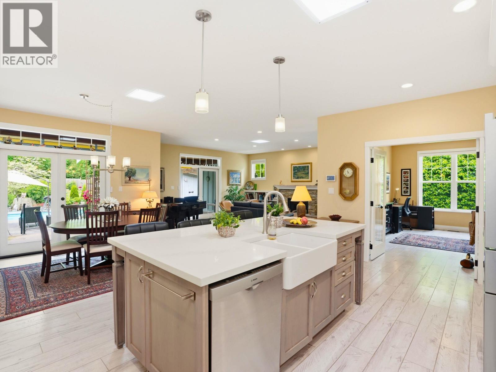 795 MADISON PLACE, Gibsons