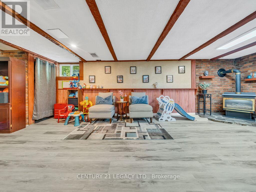 957 FRANCIS ROAD - 23