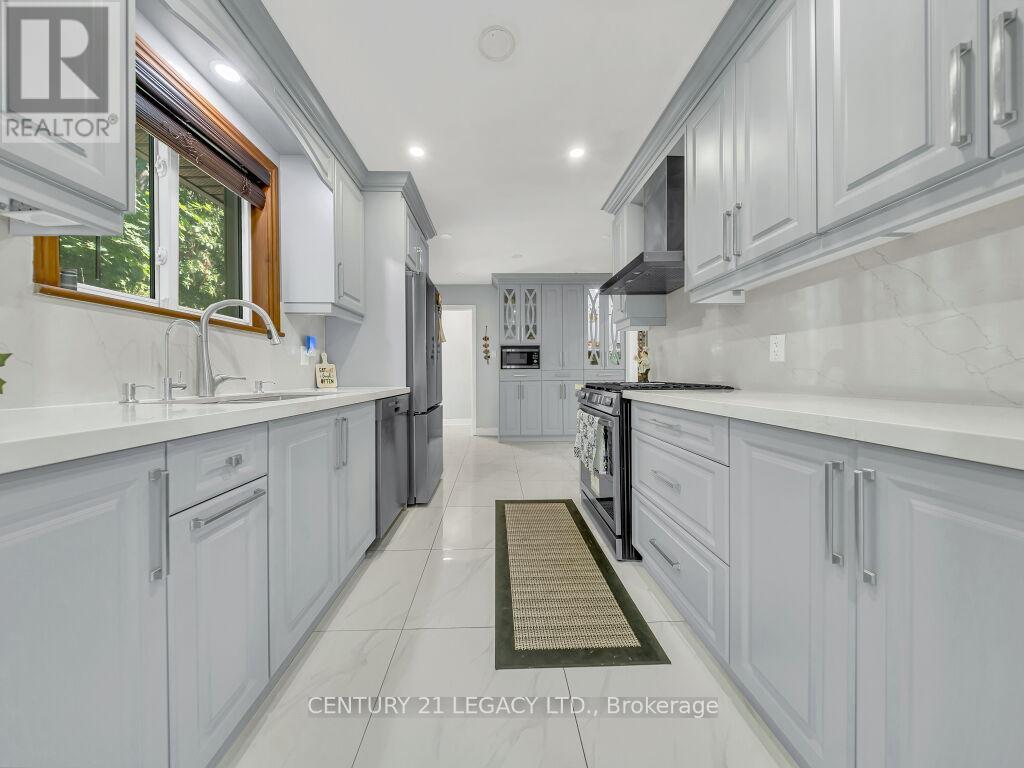 957 FRANCIS ROAD - 10
