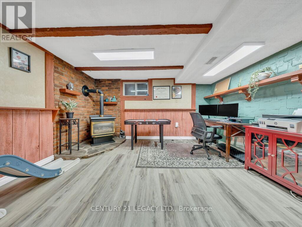 957 FRANCIS ROAD - 24