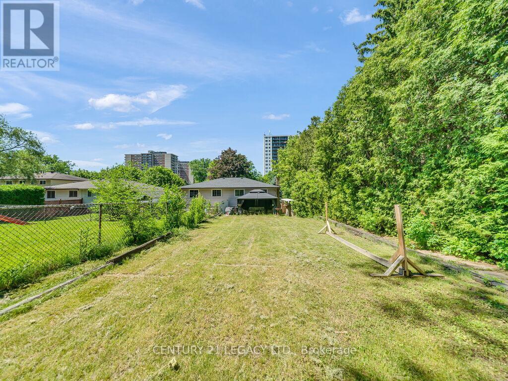 957 FRANCIS ROAD - 30