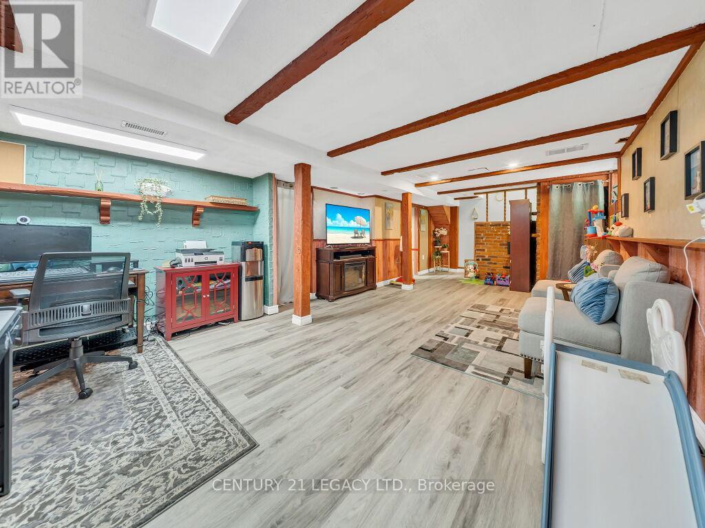 957 FRANCIS ROAD - 25