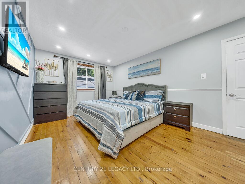 957 FRANCIS ROAD - 16