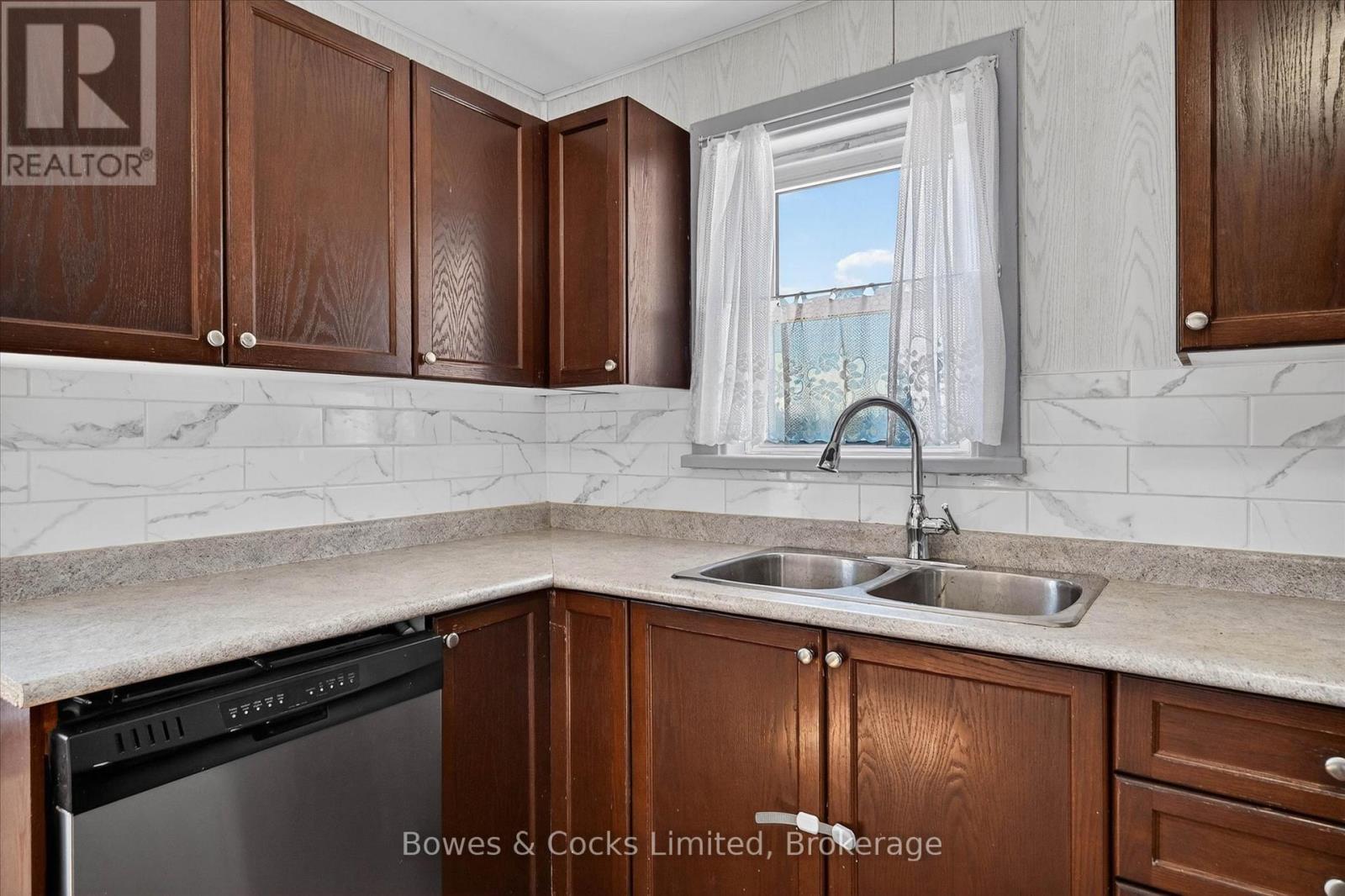 414 ANDERSON ROAD - 6