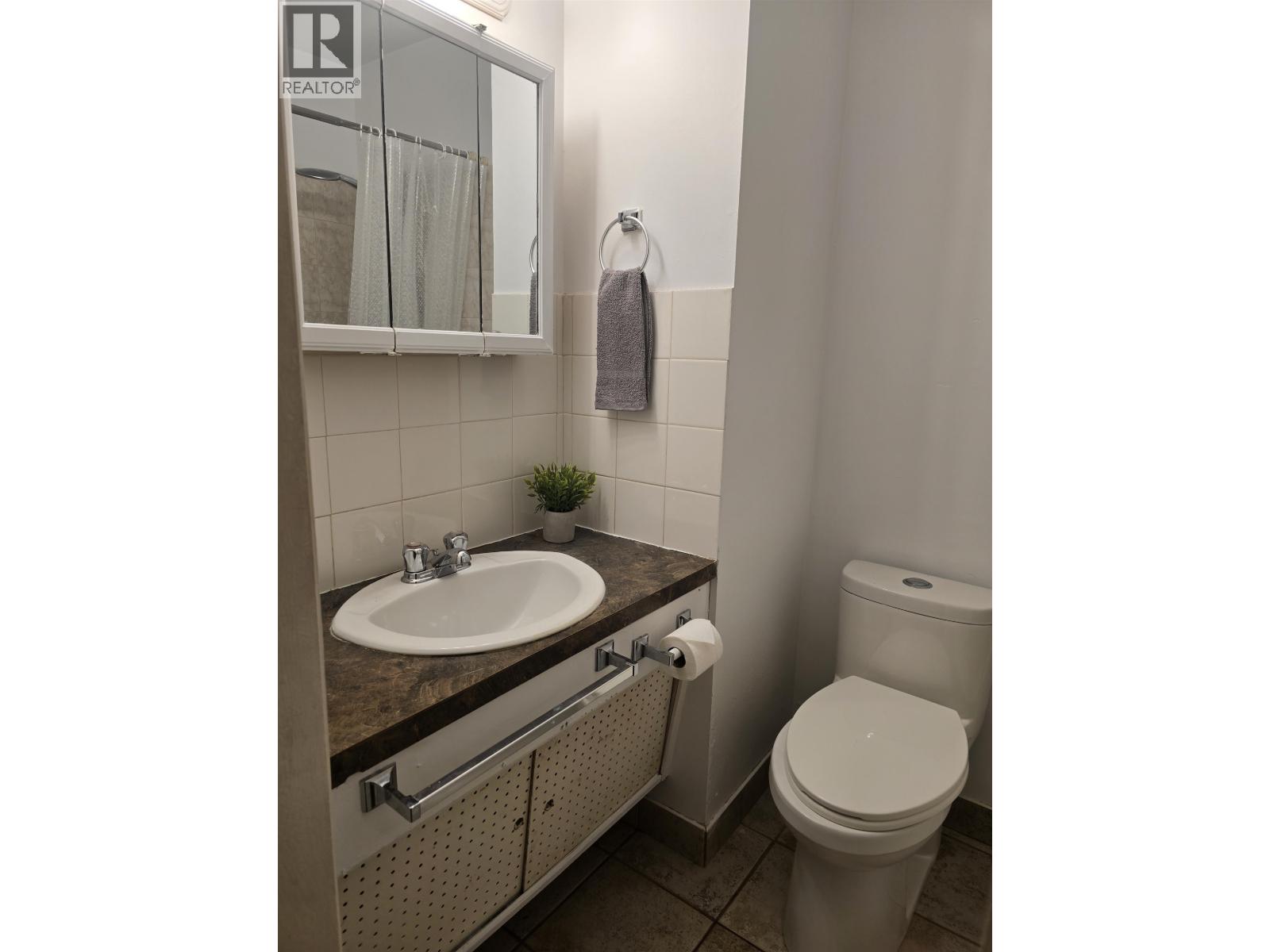 Photo 13 of 33 — 2469 15TH AVENUE · Prince George, BC