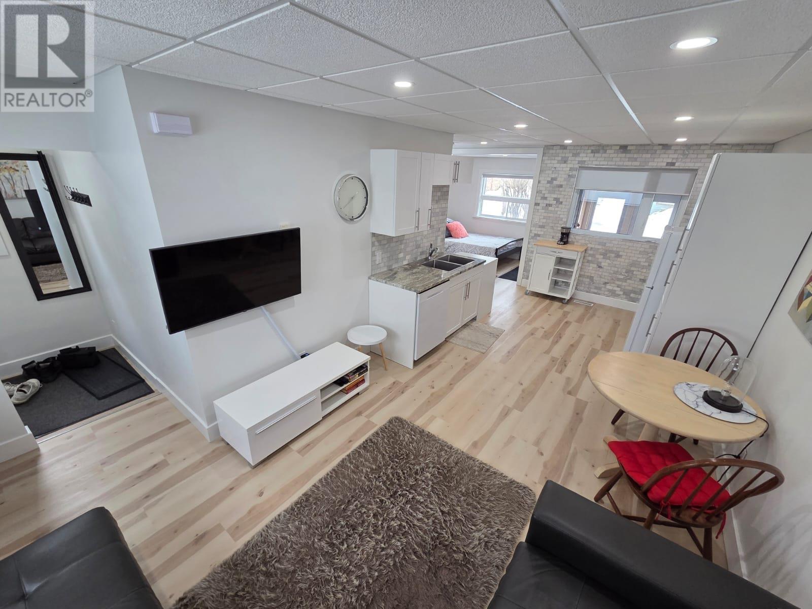 84 Machar Ave - 1