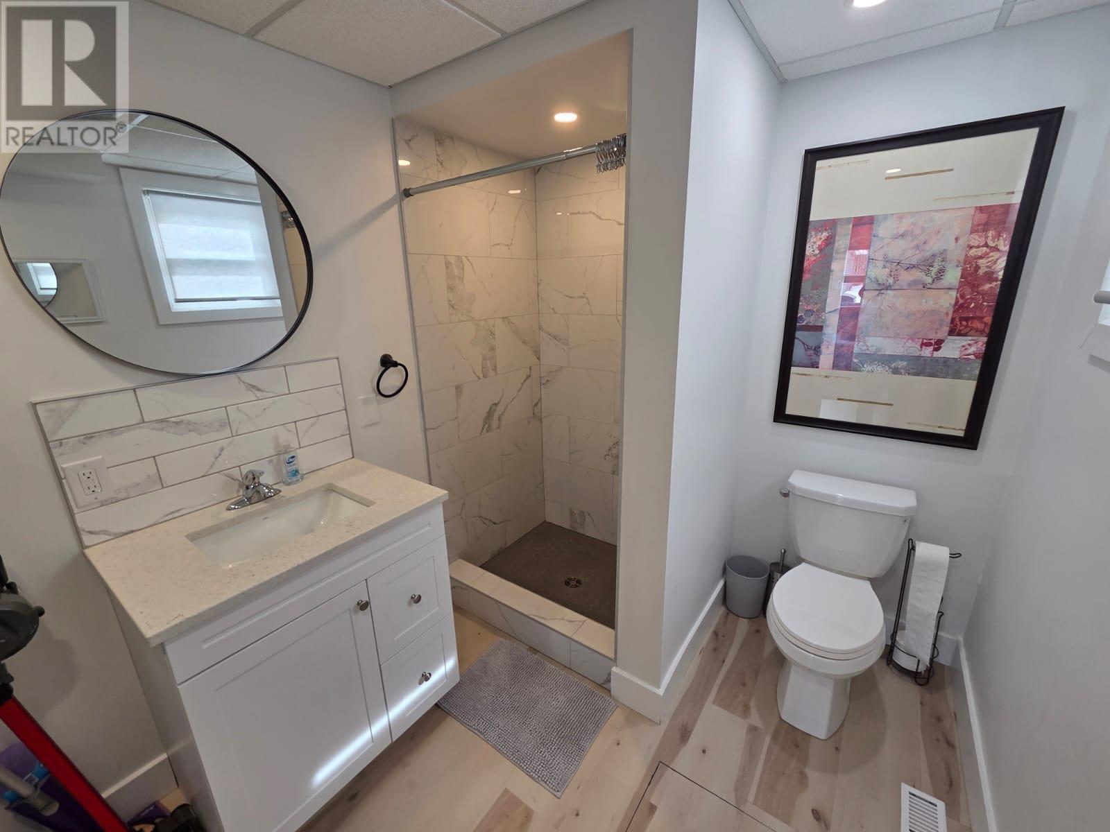 84 Machar Ave - 23