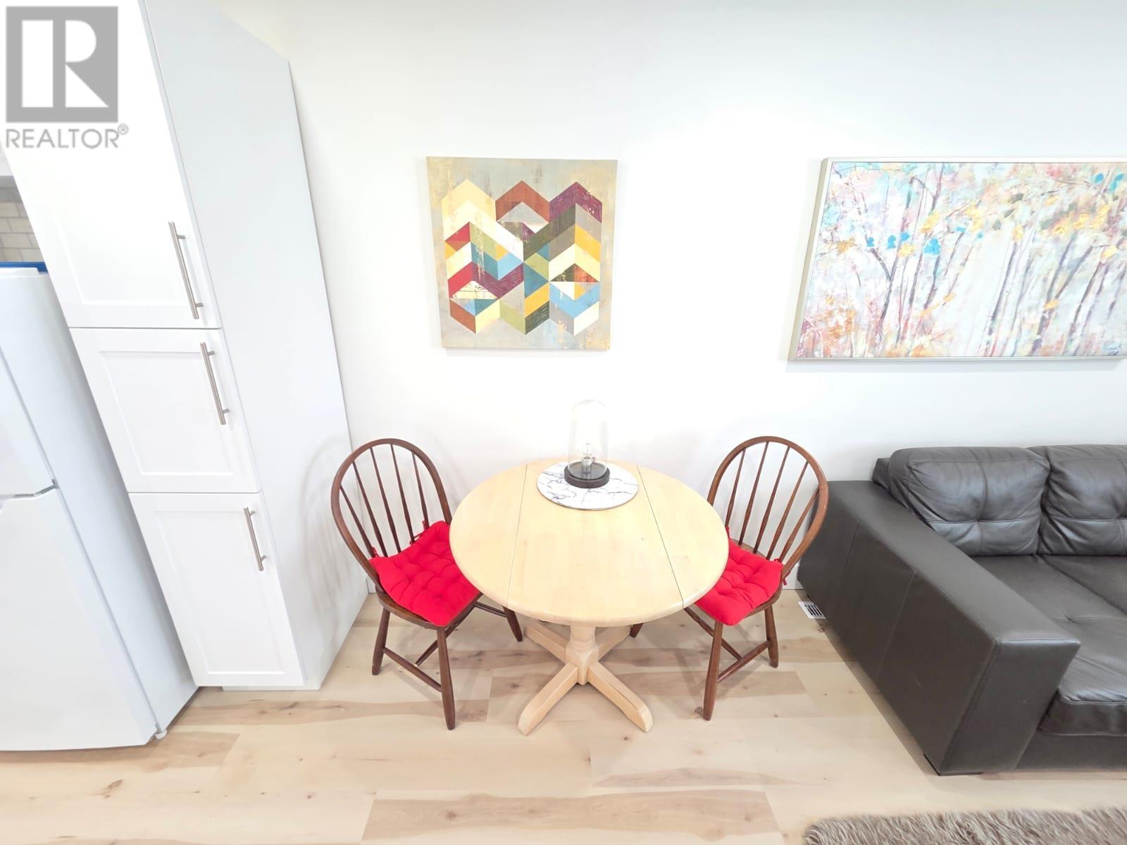 84 Machar Ave - 12