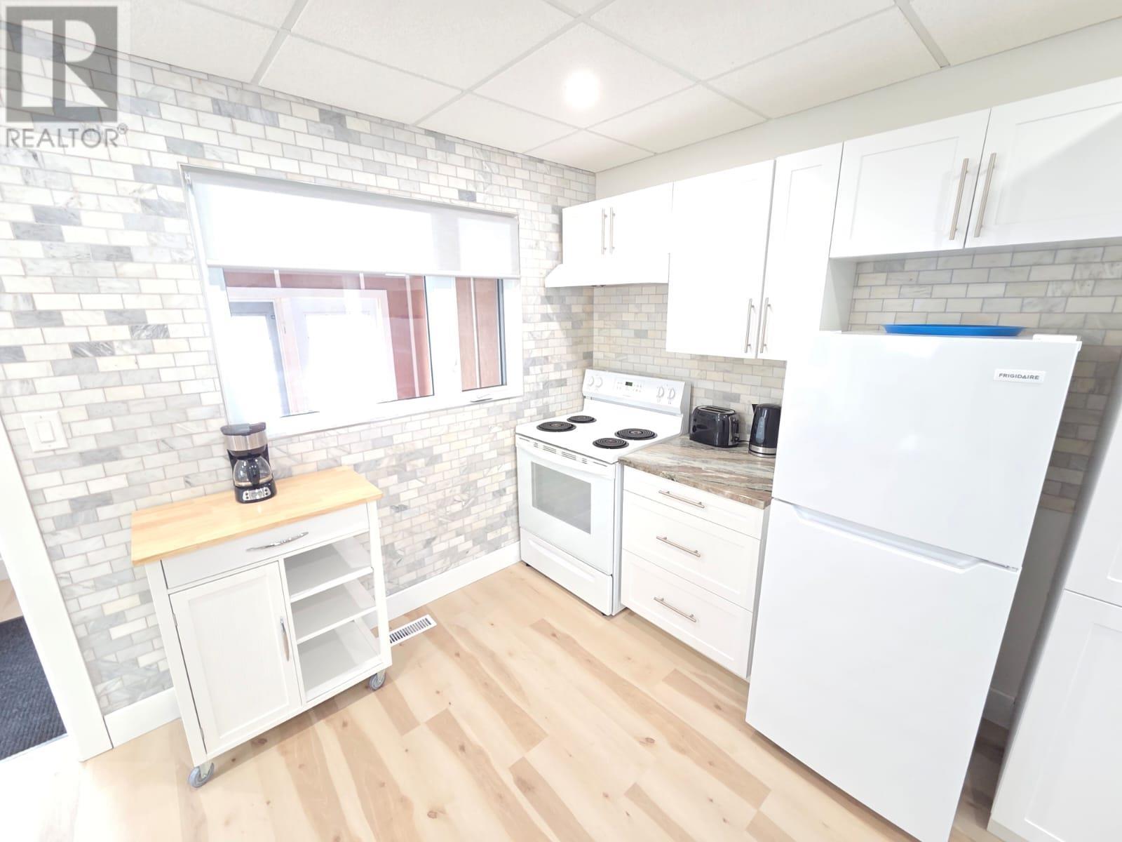 84 Machar Ave - 14