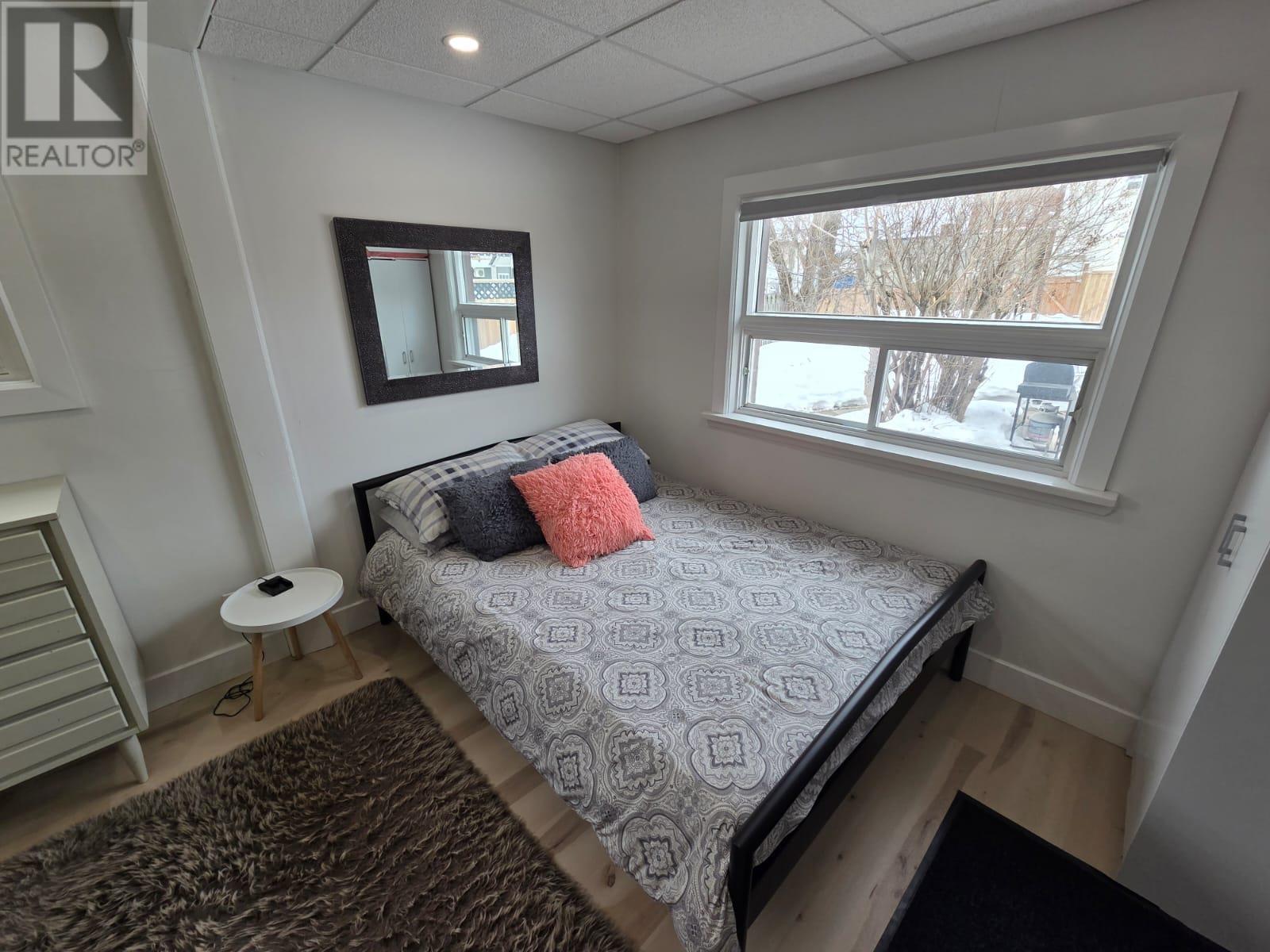 84 Machar Ave - 18