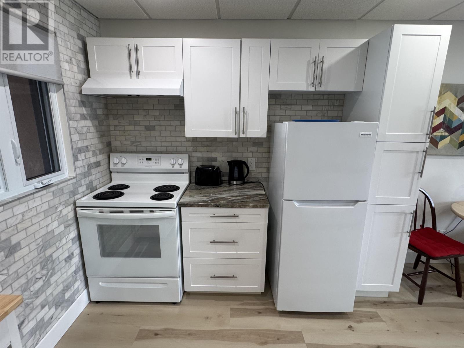 84 Machar Ave - 17