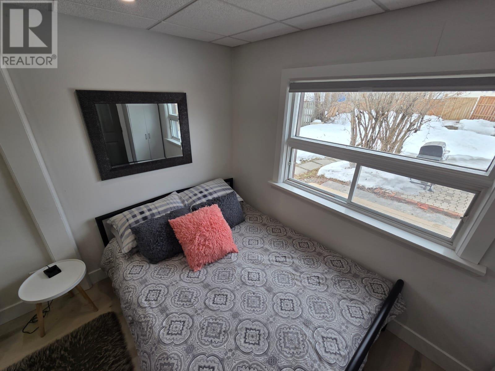 84 Machar Ave - 22