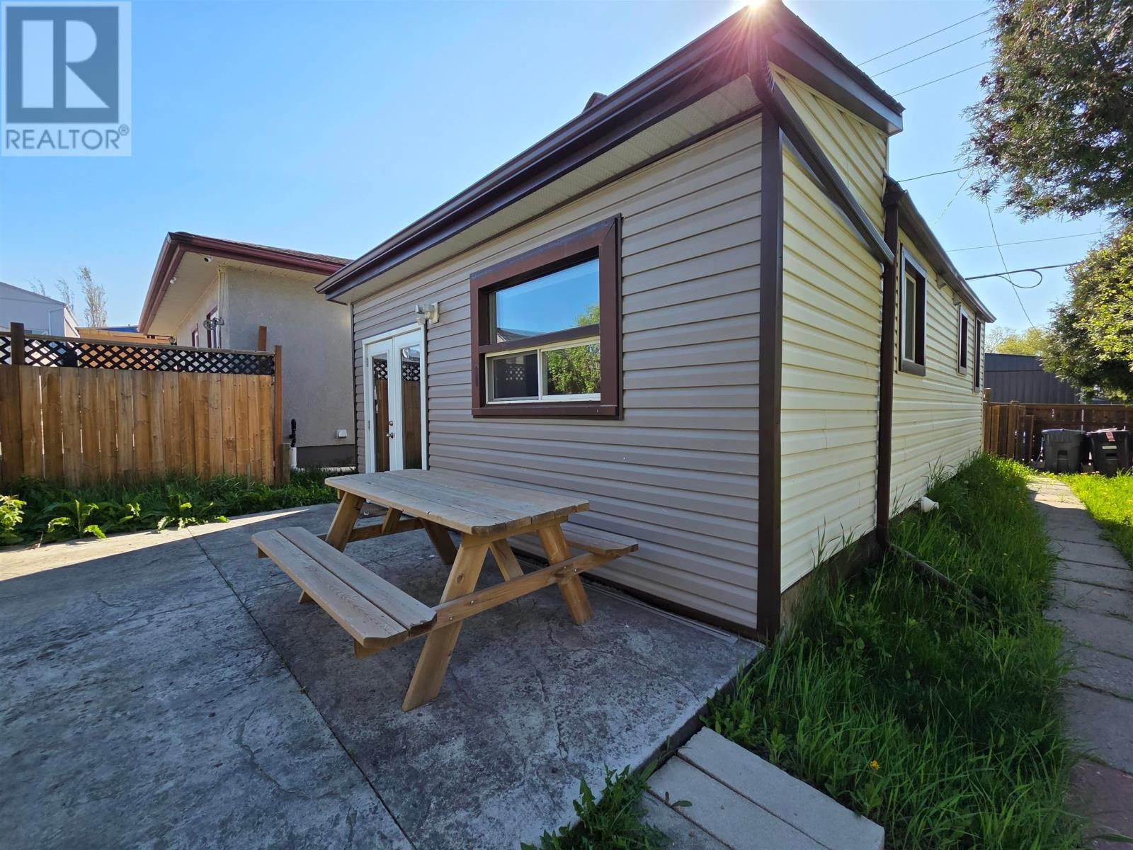 84 Machar Ave - 29