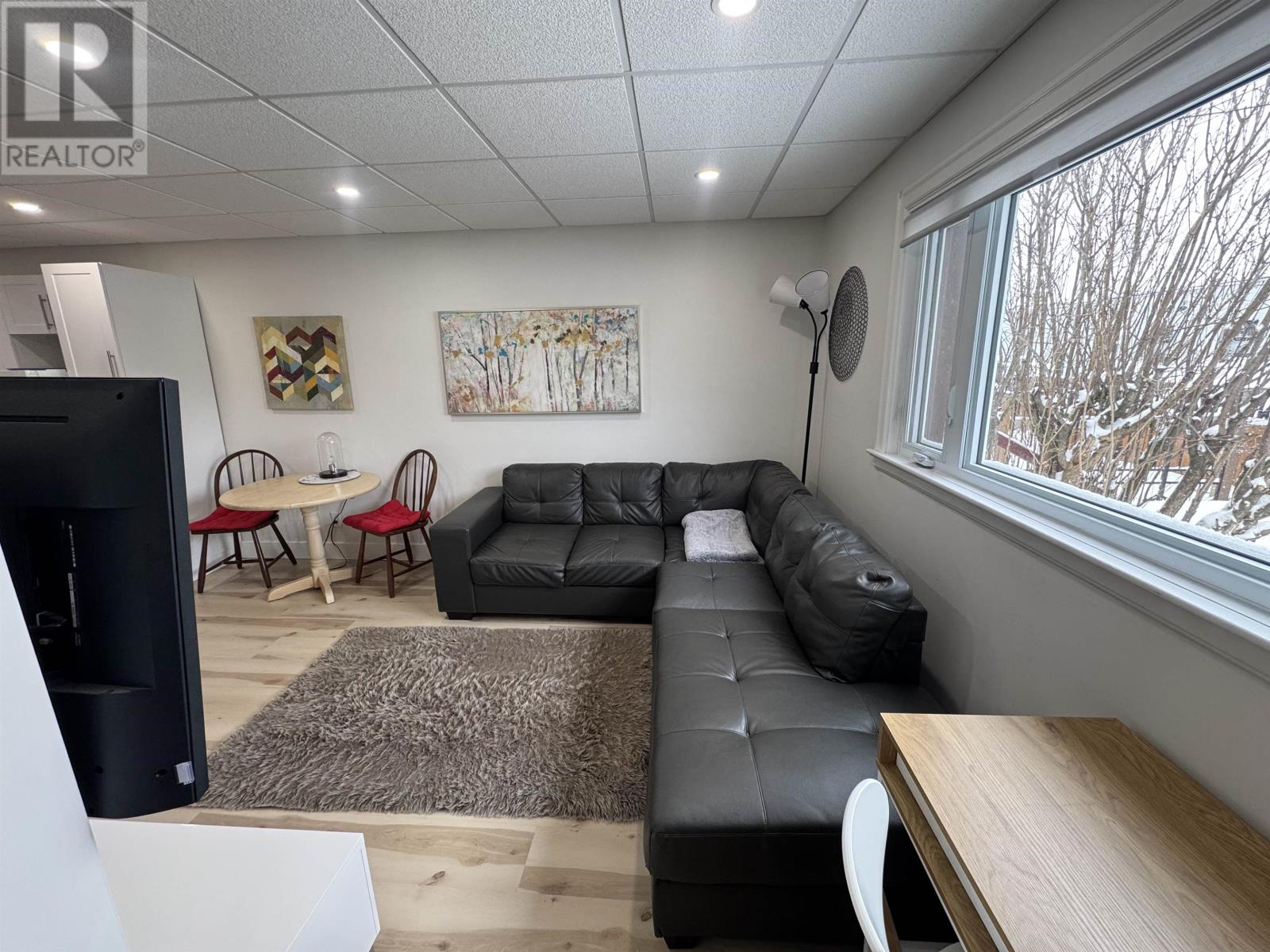84 Machar Ave - 3
