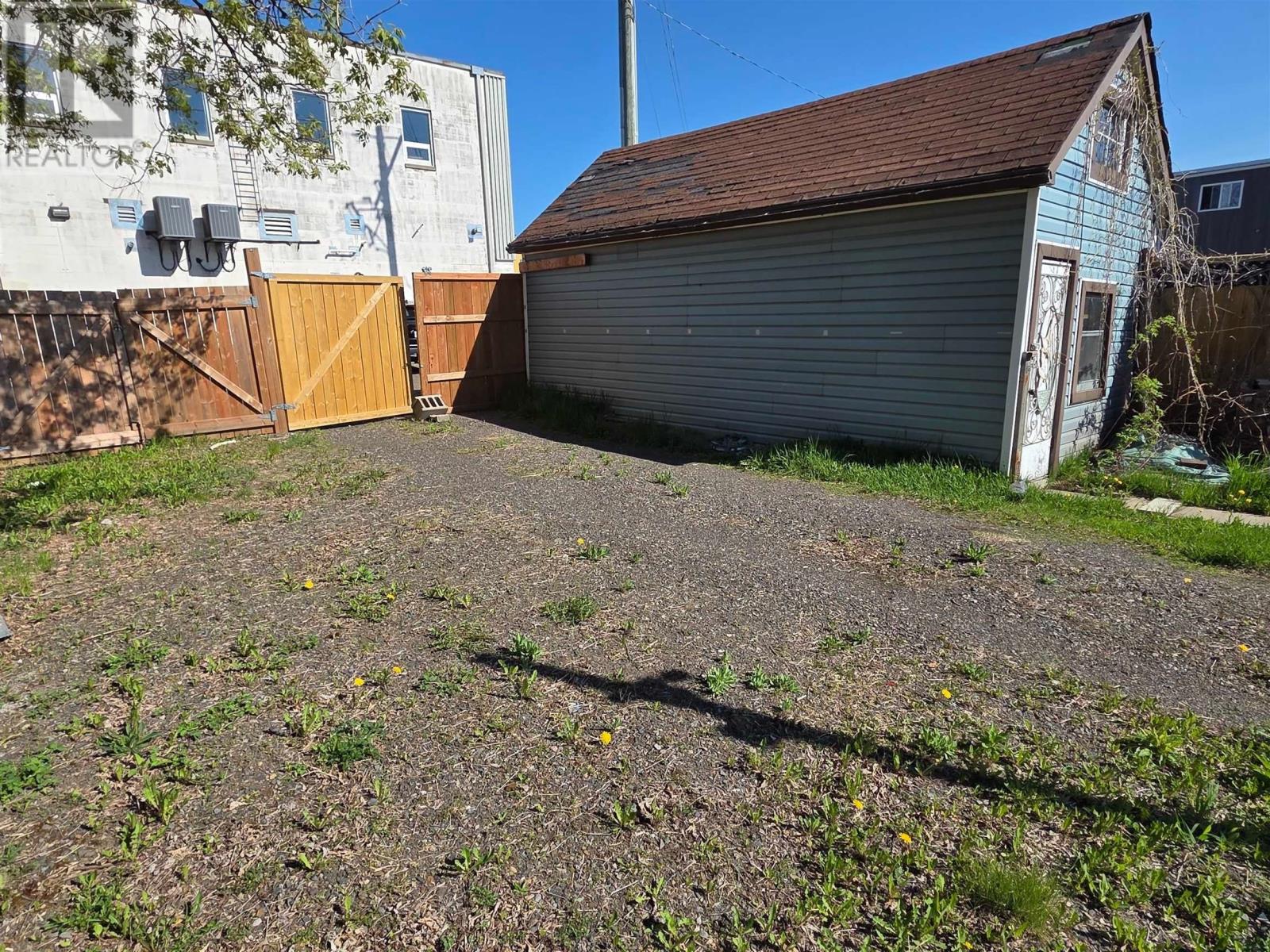 84 Machar Ave - 33