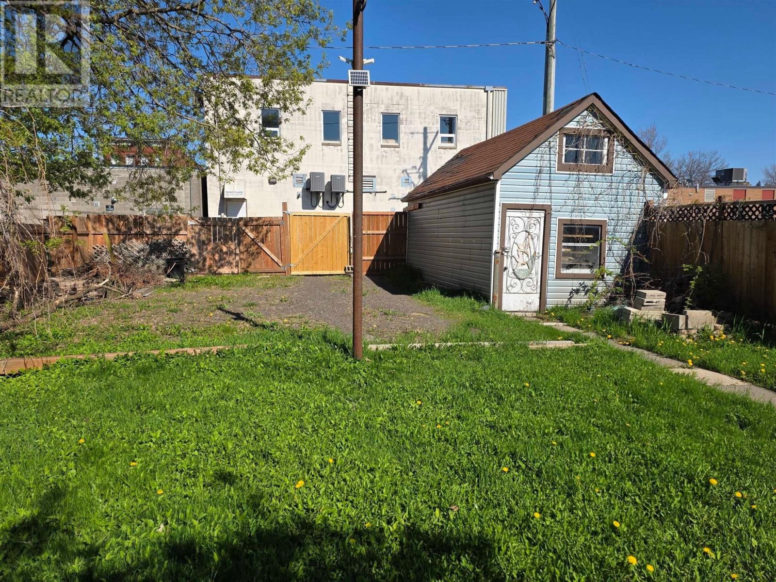 84 Machar Ave - 38