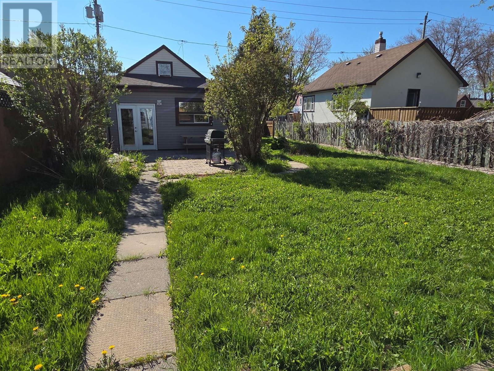 84 Machar Ave - 34
