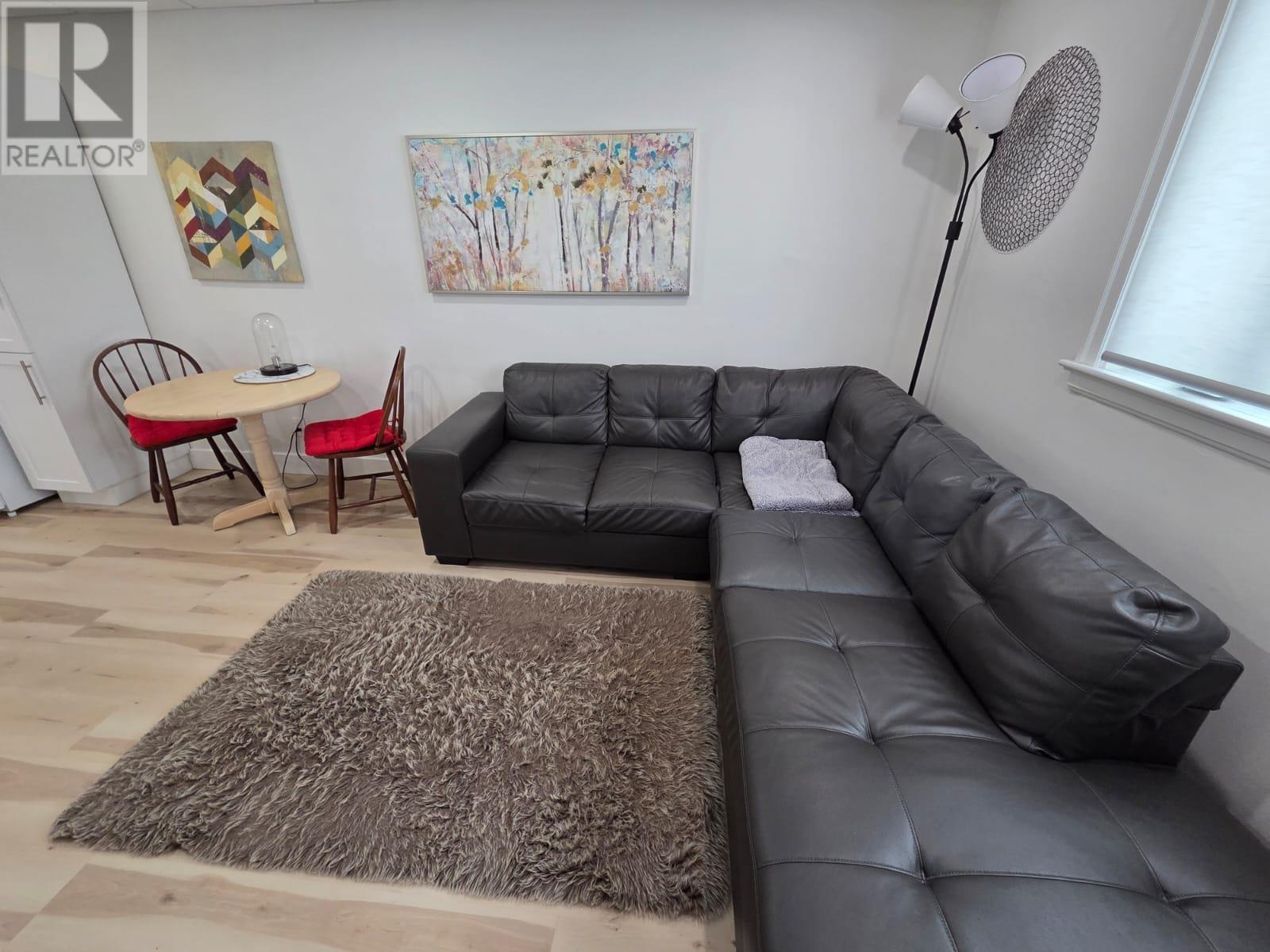 84 Machar Ave - 9
