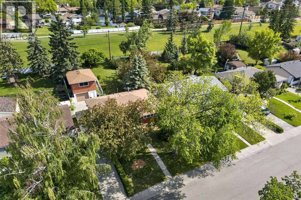 740 Hunterston Crescent NW — photo 38