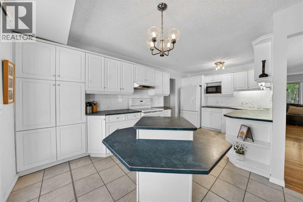 740 Hunterston Crescent NW — photo 9