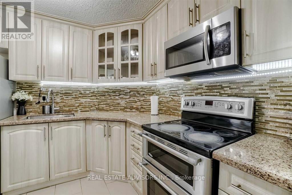 Listing photo of 1203 - 41 MARKBROOK LANE