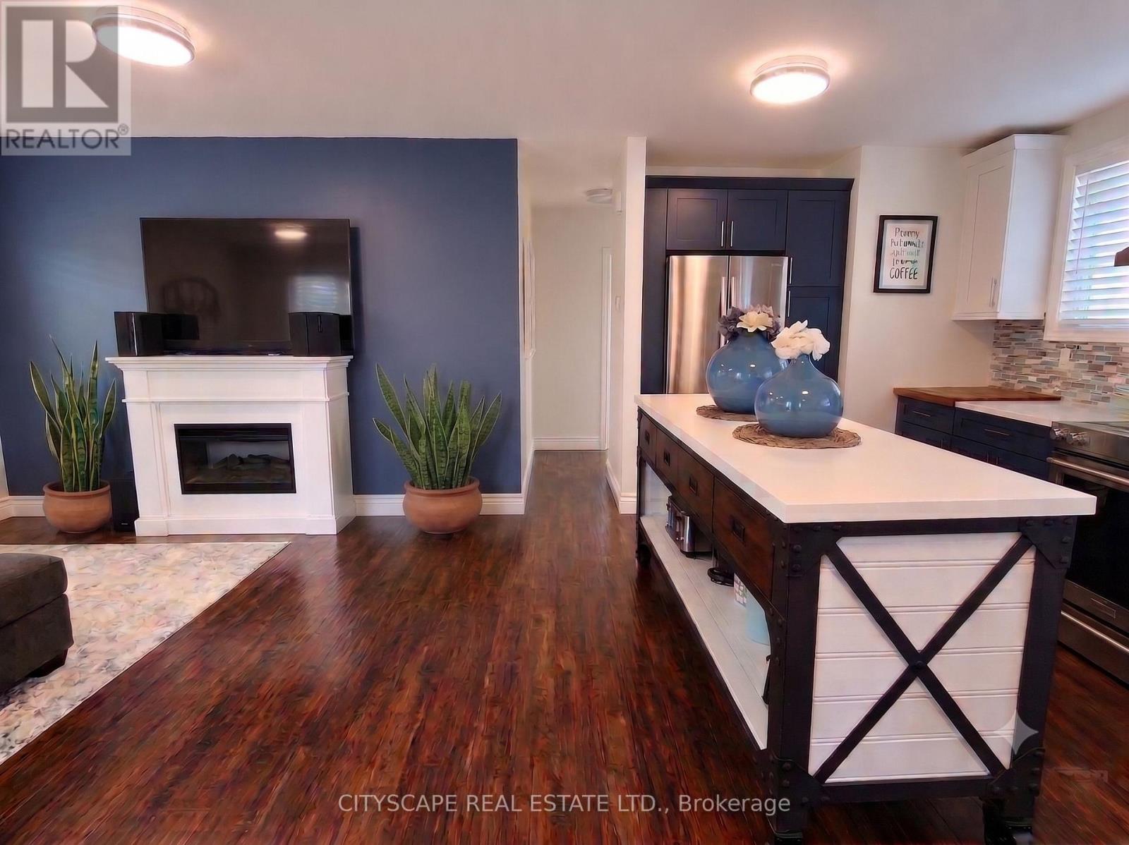891 CURTIS CRESCENT - 5