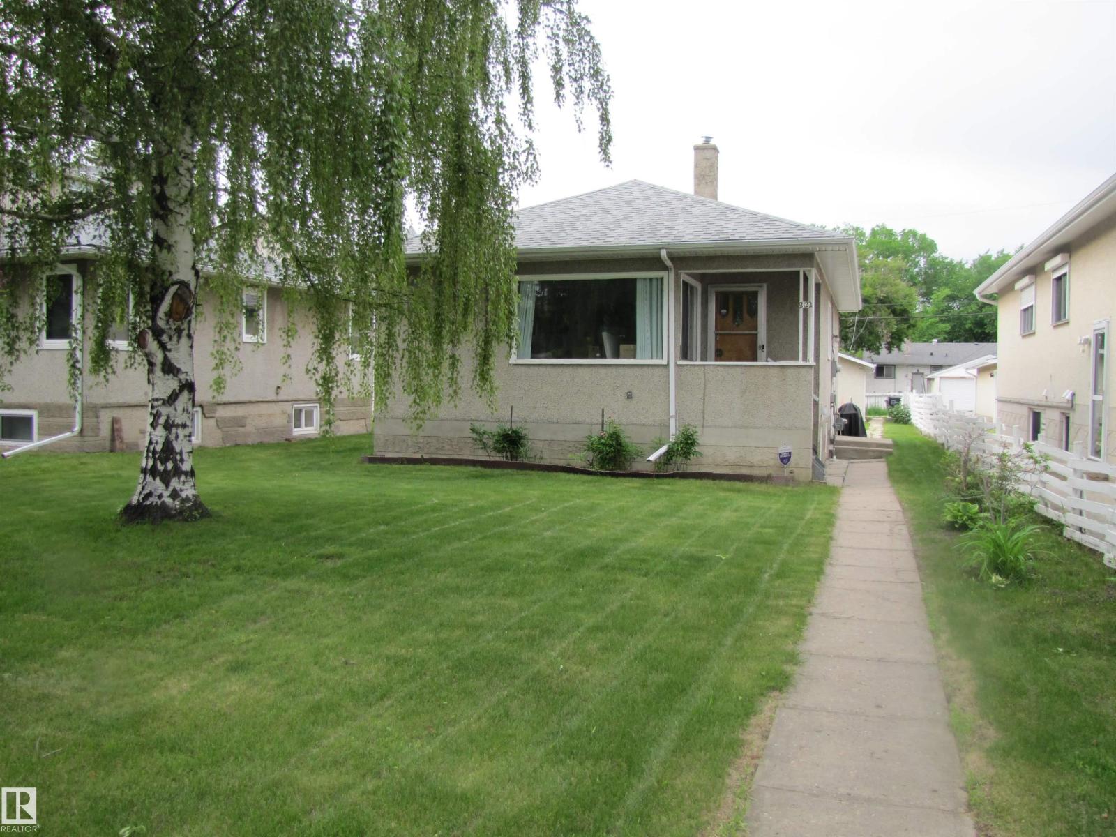 8122 83 AV NW - photo 2