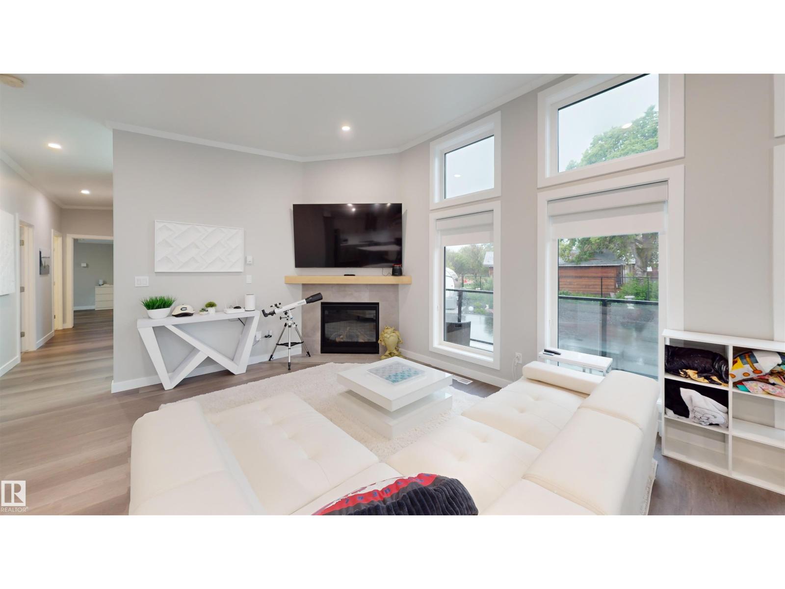 28 4319 LAKESHORE RD - 22
