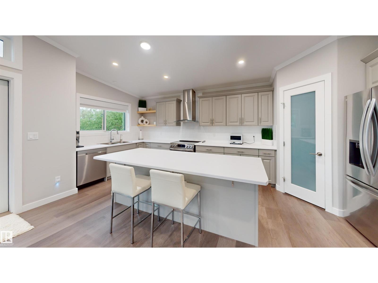28 4319 LAKESHORE RD - 23