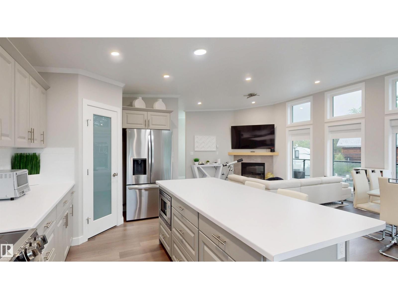 28 4319 LAKESHORE RD - 26