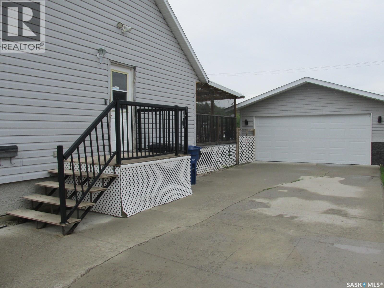 205 6th STREET N - 3