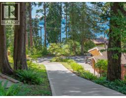 8626 Redrooffs Road, Halfmoon Bay, BC V7Z1E7 Photo 6