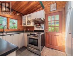 8626 Redrooffs Road, Halfmoon Bay, BC V7Z1E7 Photo 9