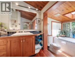 8626 Redrooffs Road, Halfmoon Bay, BC V7Z1E7 Photo 18