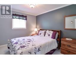 Bedroom 3 - 996 North Mary Lake Road, Huntsville, ON P1H1S4 Photo 15